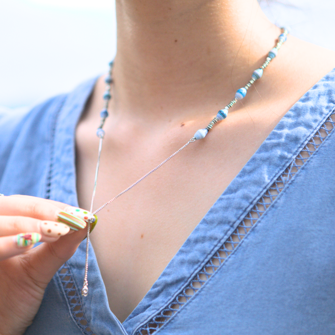 Sliding Bow Necklace in Silver